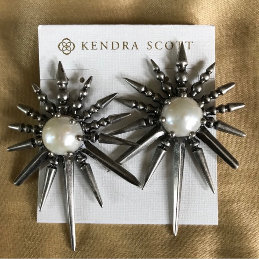 Kendra Scott Rare gunmetal Pearl Earrings Large